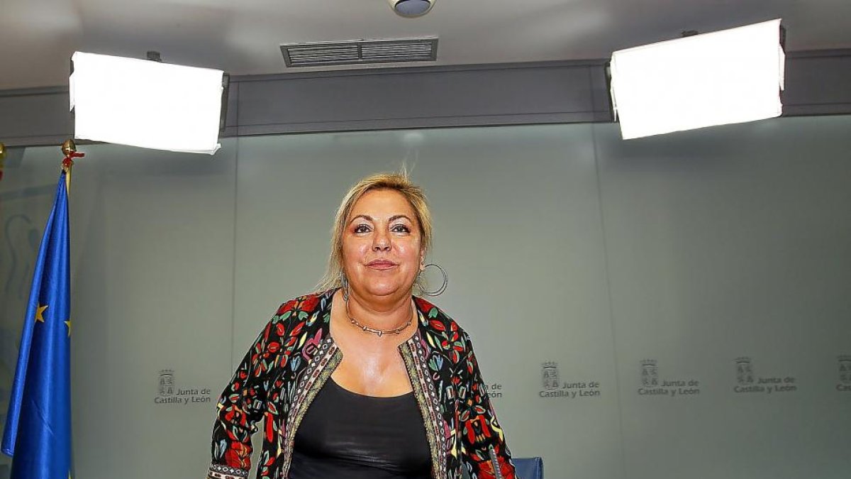 Rosa Valdeón, en una imagen de archivo durante su comparencia ante los medios tras el positivo de alcoholemia-J. M. LOSTAU