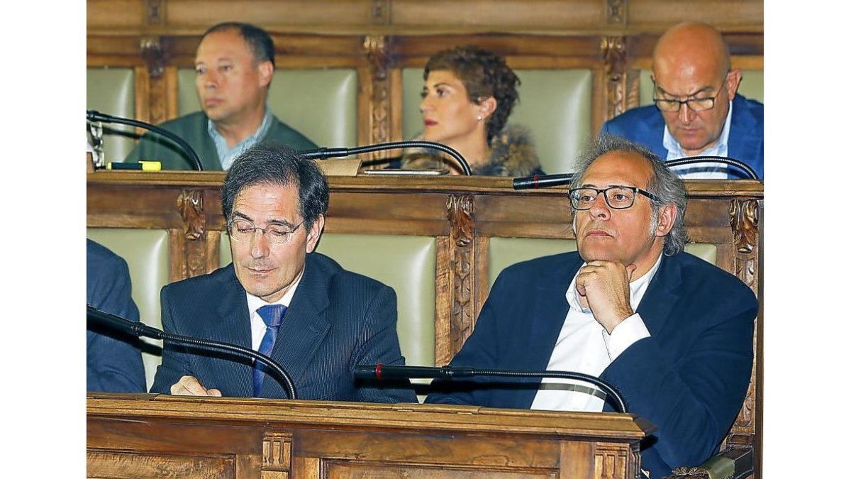 Enríquez y Martínez Bermejo y detrás Blanco, Martínez y Carnero-J.M. Lostau