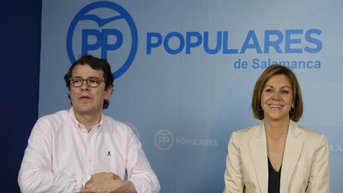 La candidata a la presidencia del PP visita la sede provincial en Salamanca para mantener un encuentro con los afiliados-David Arranz / ICAL