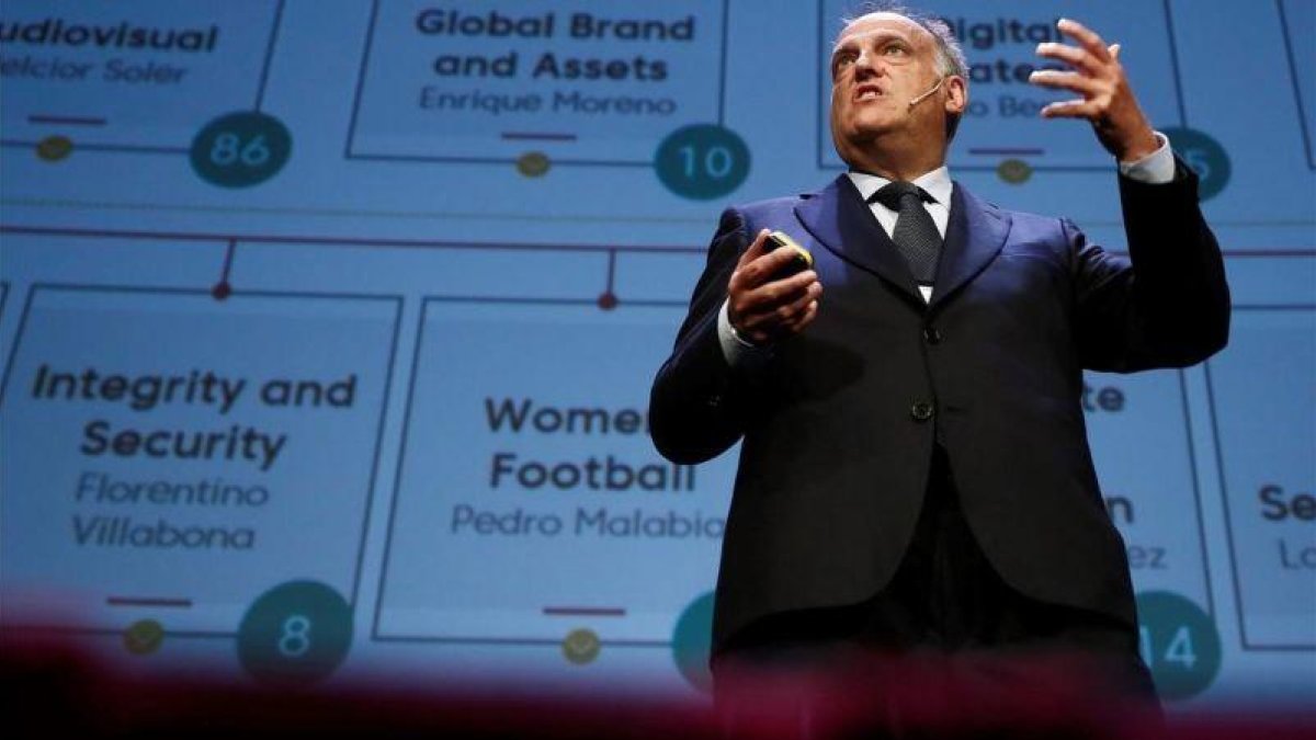 Tebas, el presidente de la Liga de Fútbol Profesional, en el World Football Summit, que se celebró en Madrid.-EFE / MARISCAL