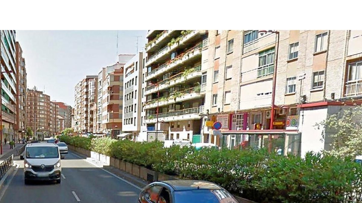 Avenida Palencia de la capital vallisoletana, a la altura del número 22 donde se produjo la agresión.-E. M.