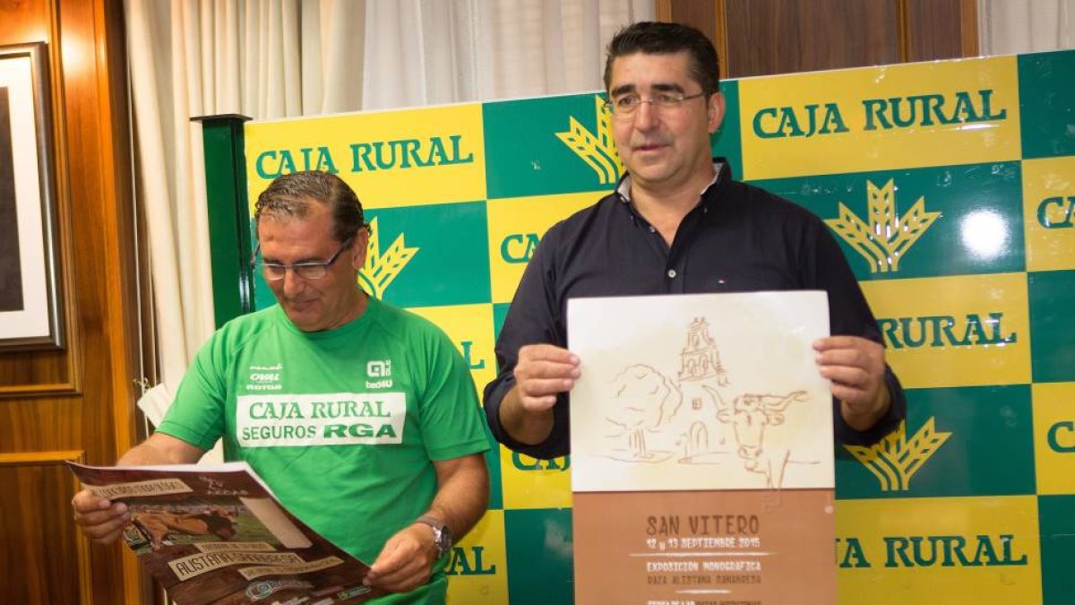 Narciso Prieto, director de Comunicación y Marketing de la Caja Rural, y Rafael Caballero, alcalde de San Vitero, durante la presentación de la Feria-Exposición-Concurso de Razas Autóctonas y Arrastre de Bueyes que se celebrará en San Vitero los próximos-ICAL
