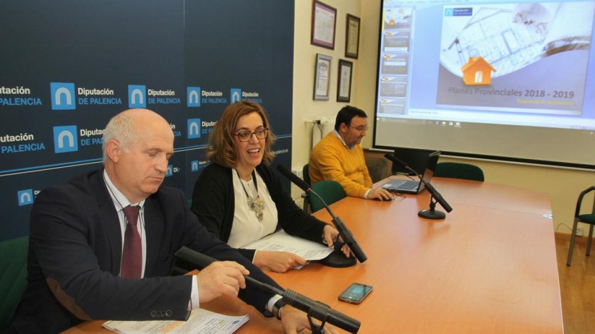 Urbano Alonso y Ángeles Armisén, en la presentación de los Planes.-ICAL