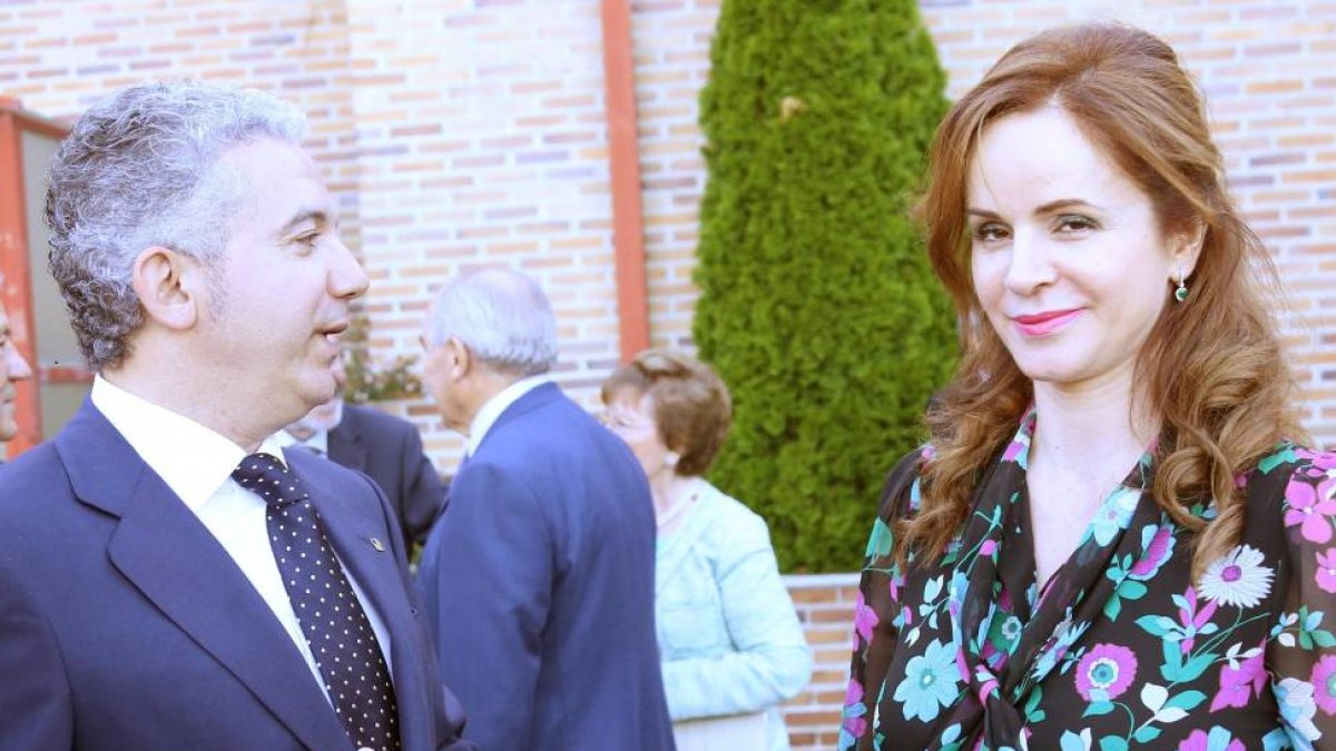 La presidenta de las Cortes de Castilla y León, Silvia Clemente, asiste a la entrega de los premios de la Federación Empresarial Segoviana, junto a ella, el presidente de la FES, Pedro Palomo-Ical