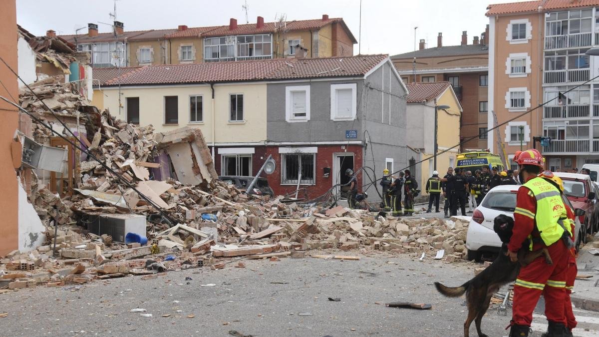 Explosión de gas en una vivienda del barrio de la Inmacuala en la capital burgalesa.-RICARDO ORDÓÑEZ / ICAL