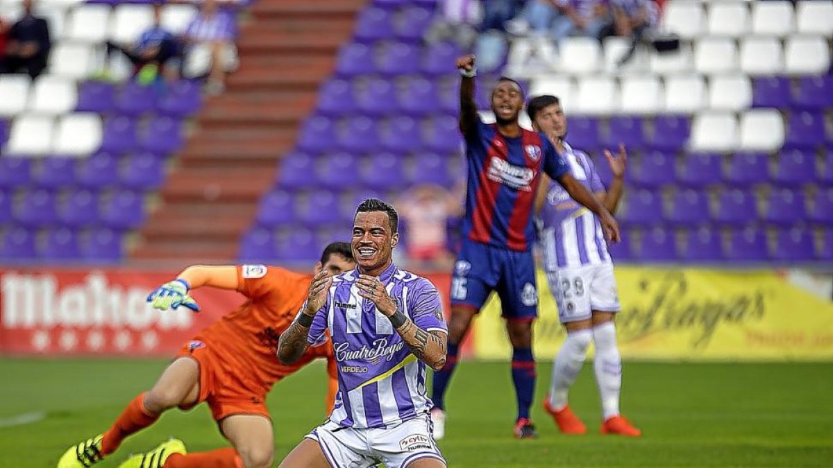 De Tomás y Jose, los únicos titulares ante el Huesca menores de 26 años.-J.C.C.