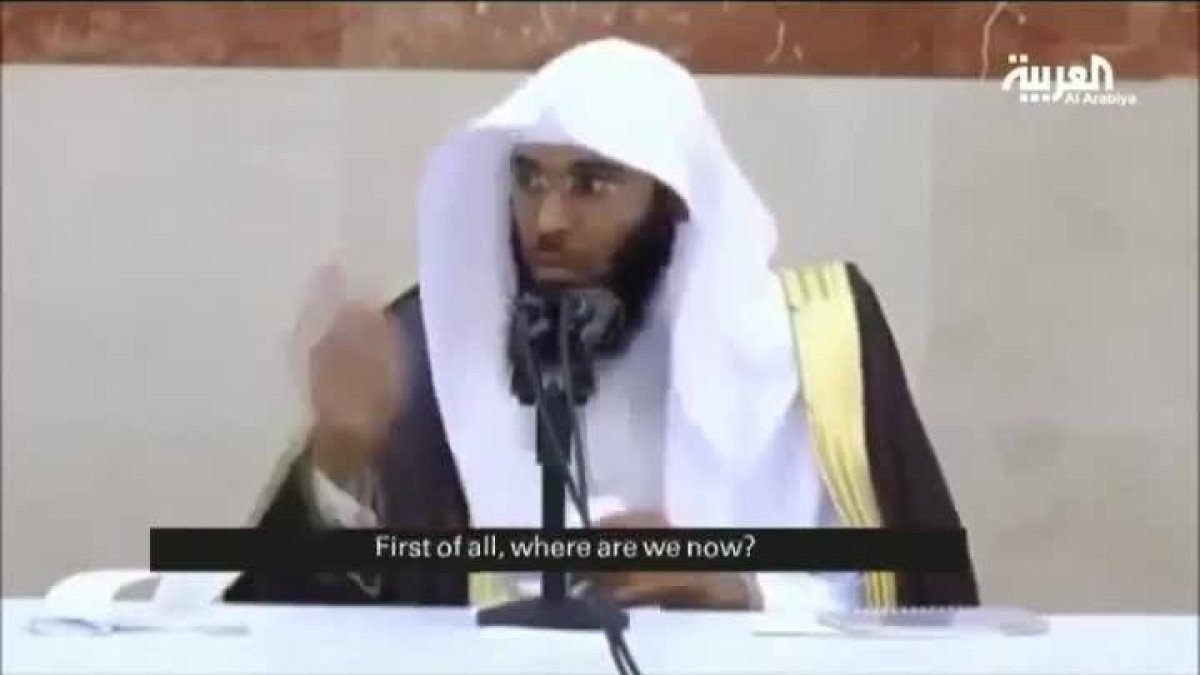 El clérigo saudí, en plena disgresión astronómica sobre la no rotación de la Tierra.-