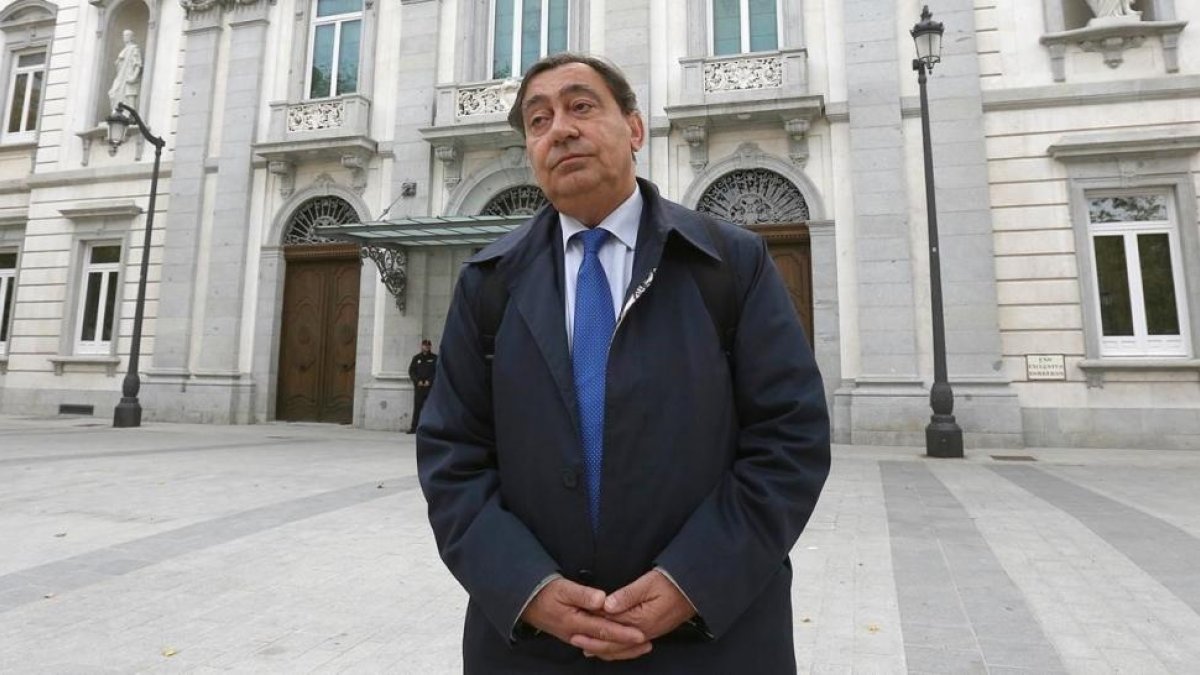 El nuevo Fiscal General del Estado, Julián Sánchez Melgar, sale del Tribunal Supremo este mediodía.-DAVID CASTRO