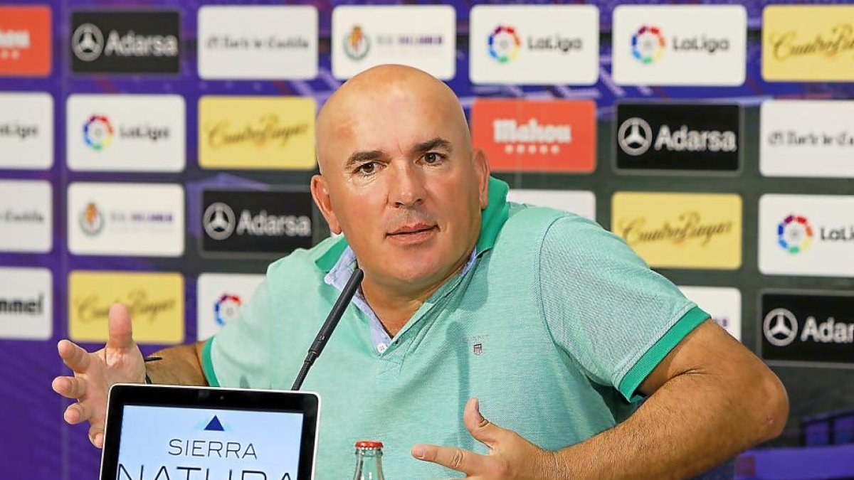Luis César, ayer, en la sala de prensa del estadio Zorrilla.-J. M. LOSTAU