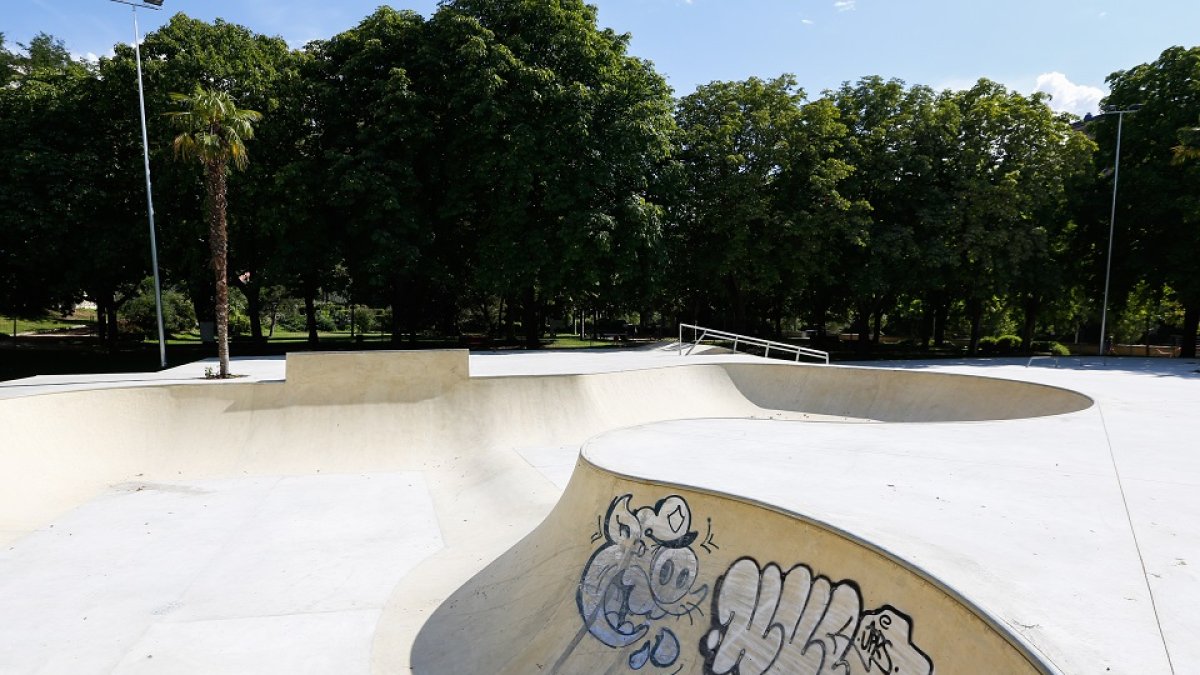 Pintadas en las pistas de skate de Las Moreras realizadas antes de terminarse.- J. M. LOSTAU