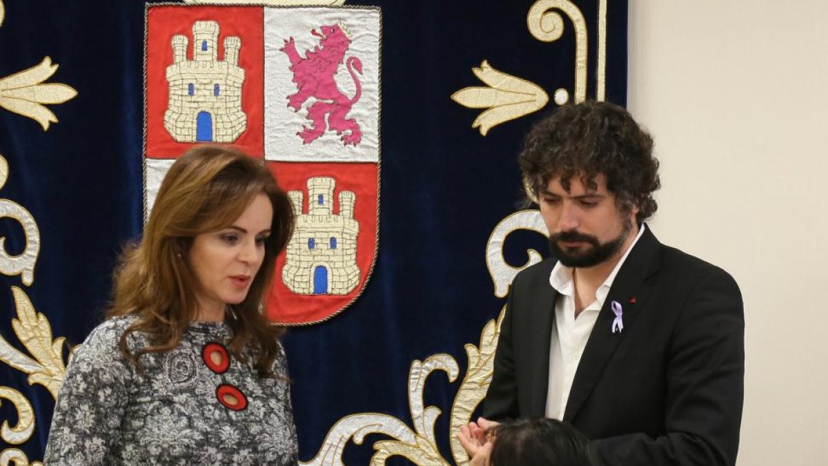 Reunión de la Mesa y la Junta de Portavoces de las Cortes. En la imagen, Silvia Clemente y José Sarrión-Ical