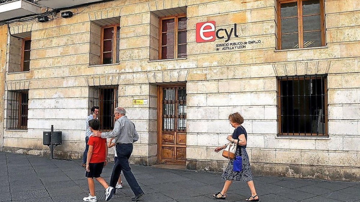 Oficina del ECyl en Cadenas de San Gregorio.