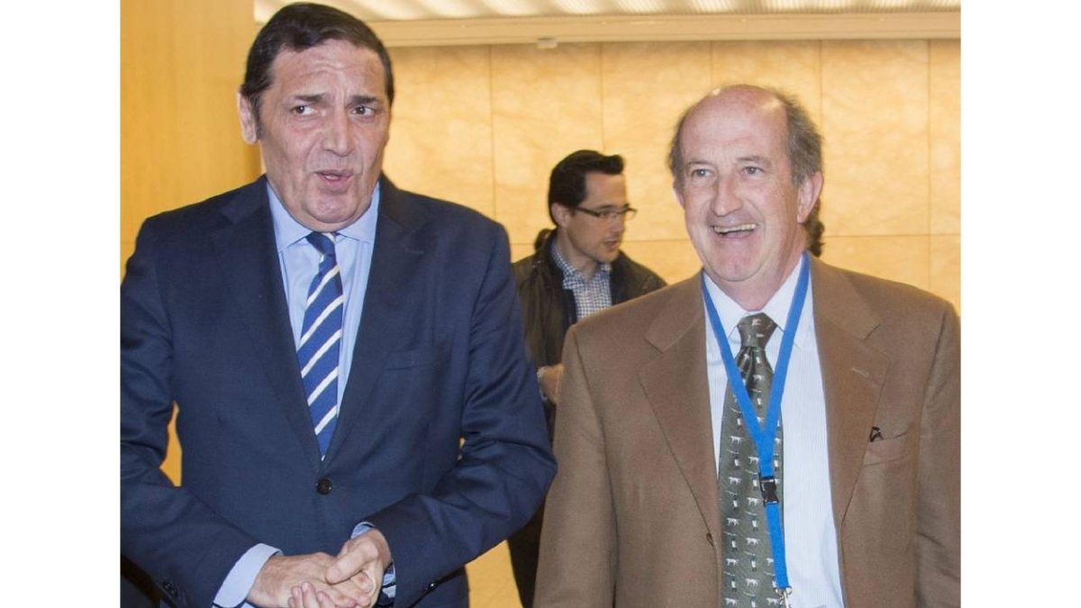 El consejero de Sanidad, Antonio María Sáez Aguado y el presidente del comité organizador, Antonio Rodríguez Salazar-Ical