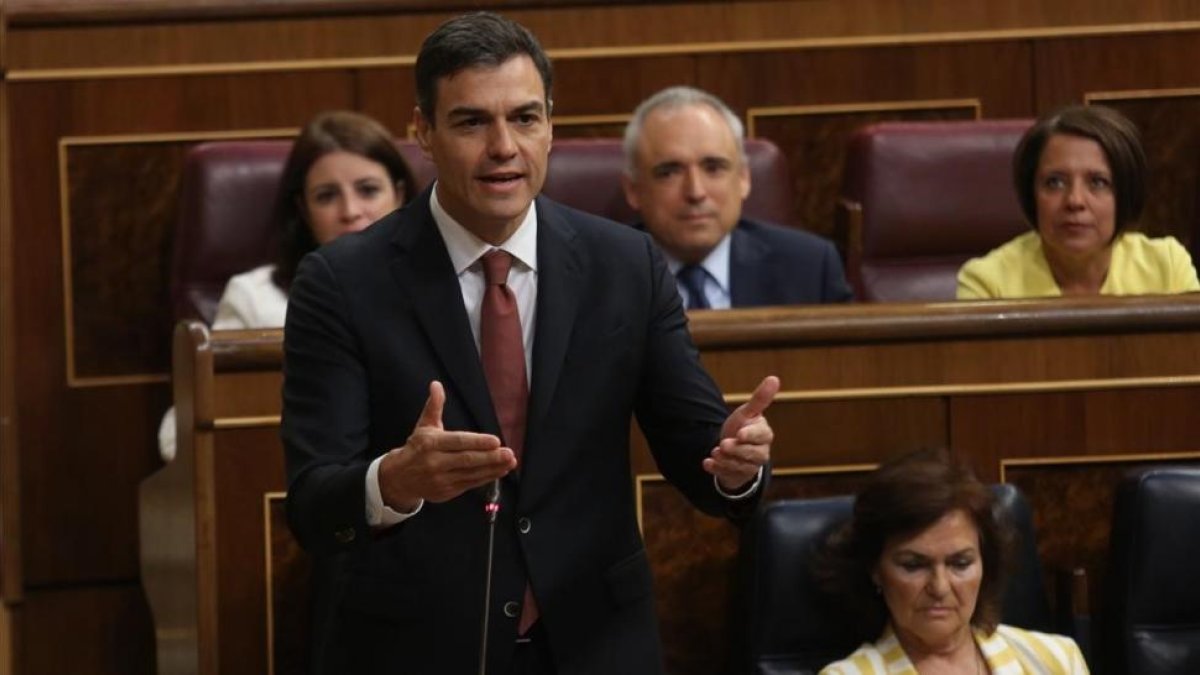 El presidente del Gobierno, Pedro Sánchez, durante su intervención.-DAVID CASTRO