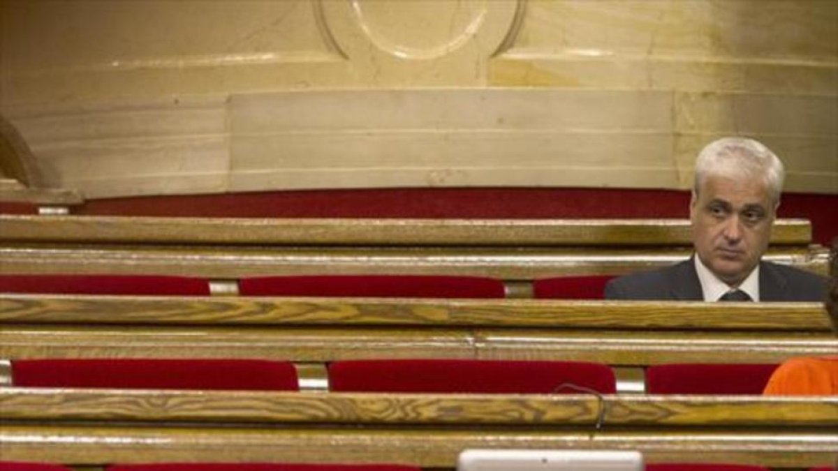 Gordó, en su escaño de diputado no adscrito en el Parlament.-EFE / QUIQUE GARCÍA