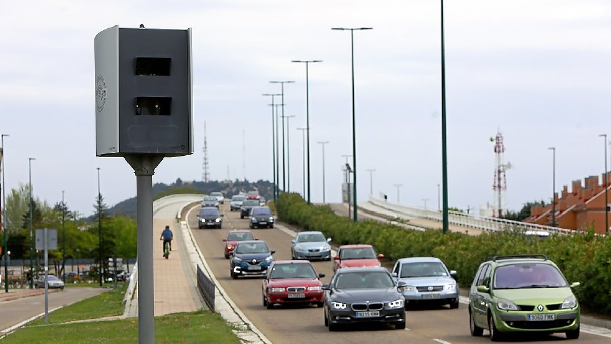 Radar situado en la Avenida de Zamora | J.M. LOSTAU