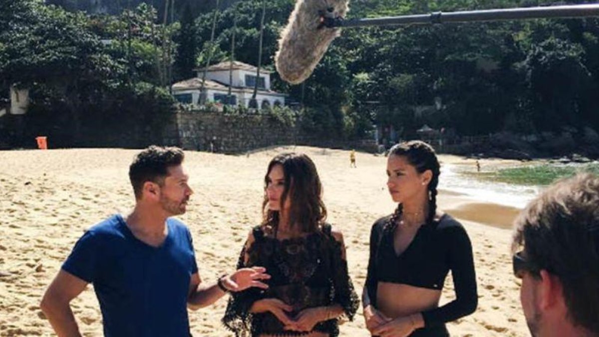 Alessandra Ambrosio y Adriana Lima, en una playa de Río.-INSTAGRAM