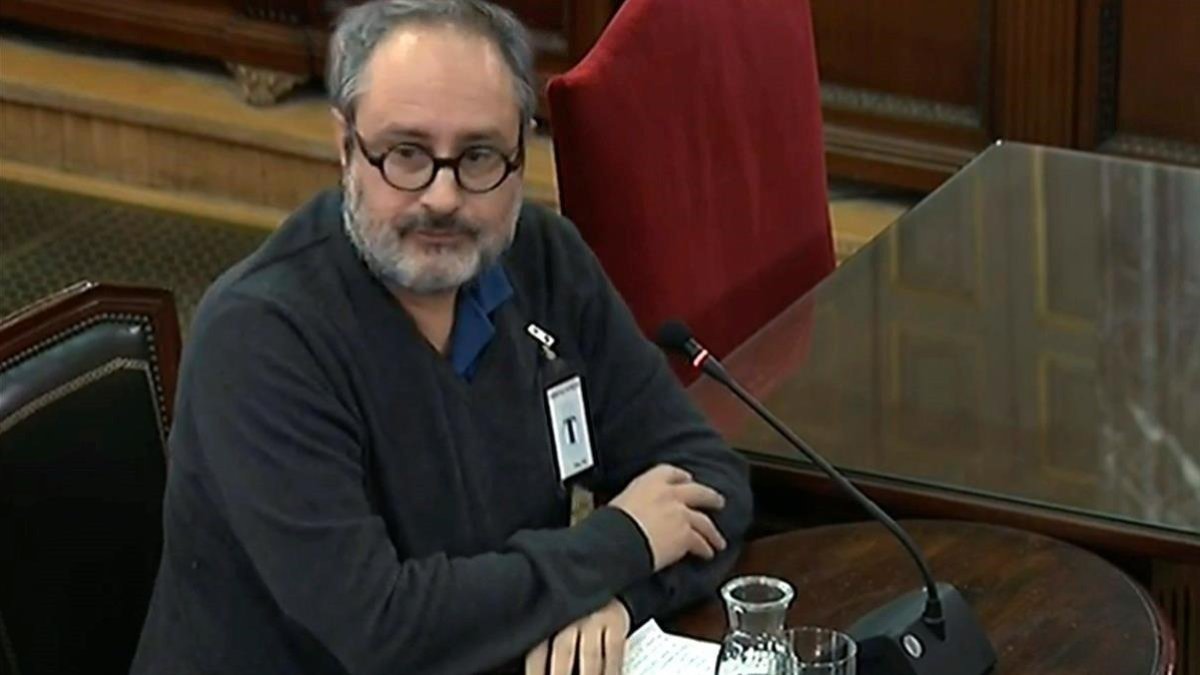 El exdiputado de la CUP Antonio Baños, citado como testigo, antes de abandonar la sala.-EFE