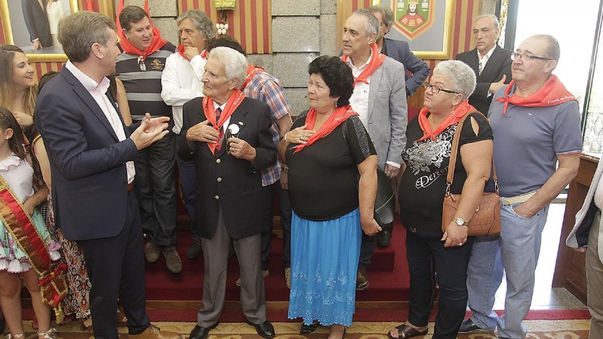 Seis son los protagonistas de la Operación Añoranza de este año, llegados de Argentina, Cuba y Uruguay, que fueron recibidos ayer por el alcalde y concejales.-s. o.