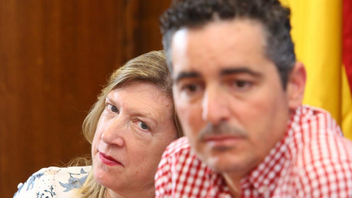 María Antonia Gancedo y Roberto Mendo durante la rueda de prensa de ayer para exponer los recursos a su citación.-ICAL