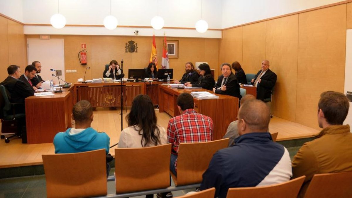 Imagen de los acusados durante la vista oral celebrada ayer.-ICAL