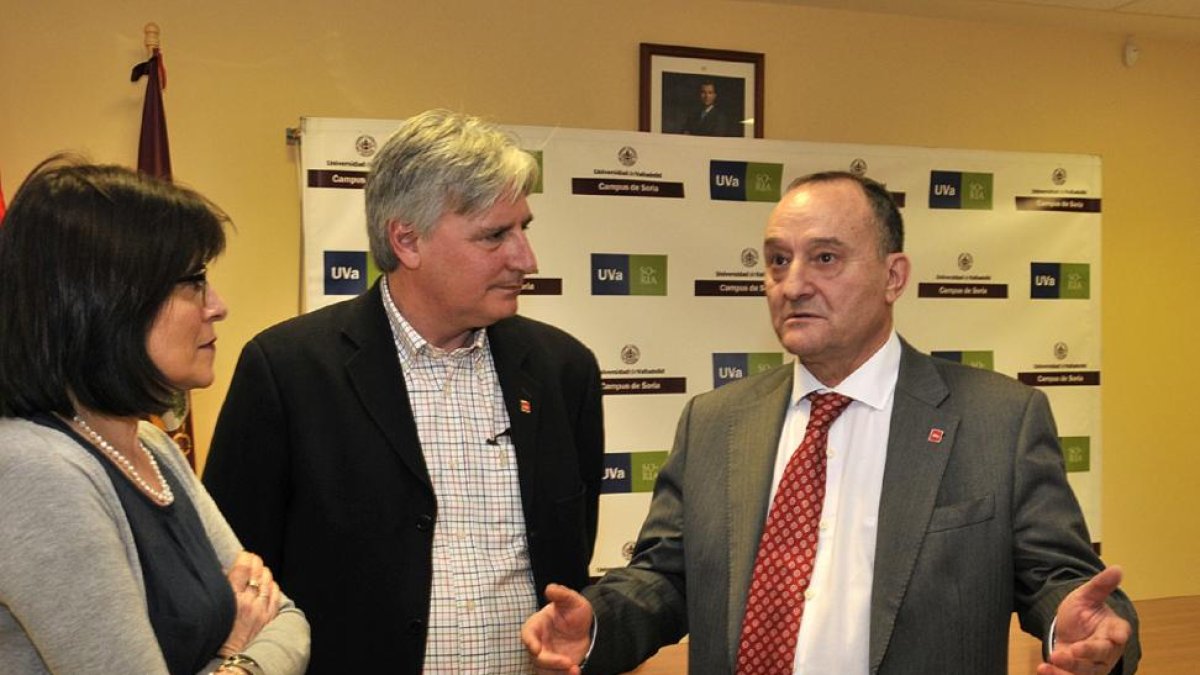 El nuevo vicerrector de Soria en el centro, García Medall, junto al rector Daniel Miguel.-VALENTÍN GUISANDE