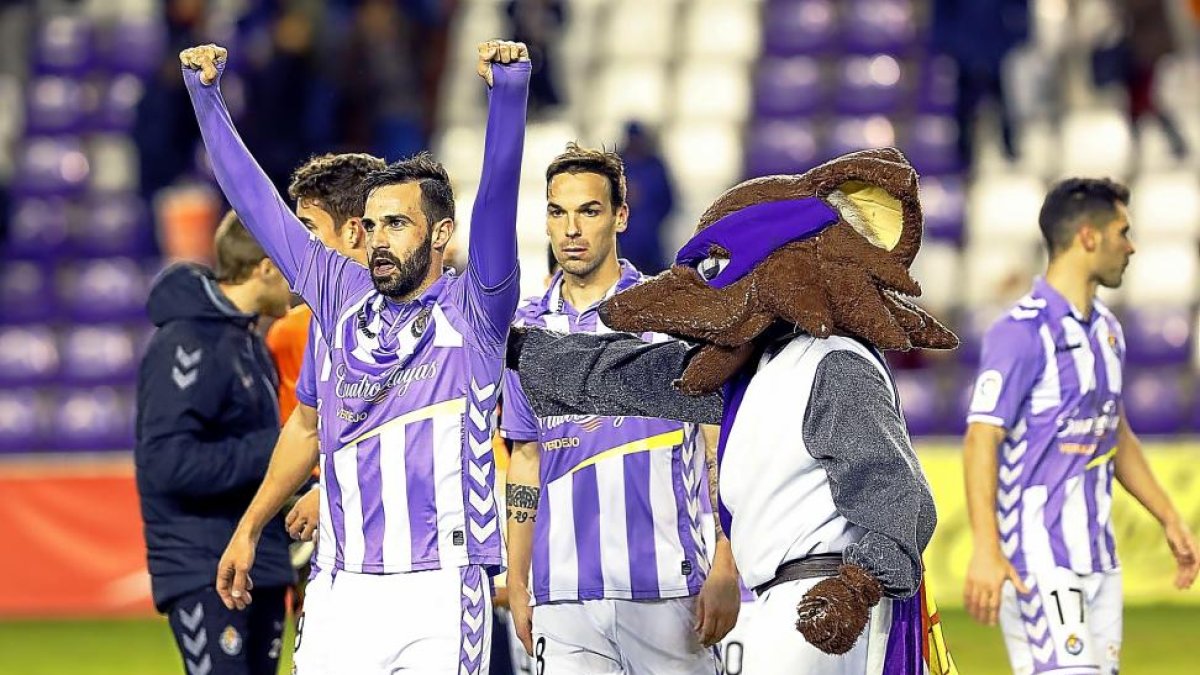El trabajado triunfo contra el Rayo sirvió par romper un gafe y también para que la plantilla reciba un premio en forma de dos días de descanso. Hasta mañana no volverán a los entrenamientos en una sesión vespertina, a partir de las 16 horas.-J.M.LOSTAU