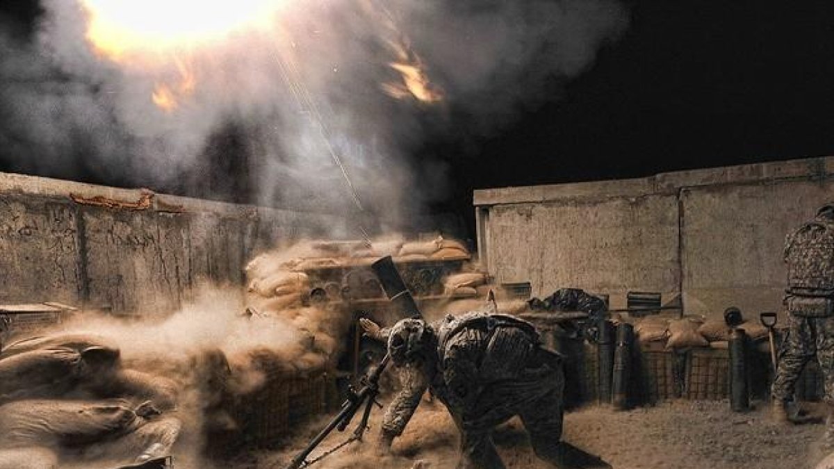 Un soldado del regimiento 502 de EEUU dispara un proyectil en apoyo de fuerzas británicas durante la Operación Hamkari en Afganistán.-RUPER FRERE