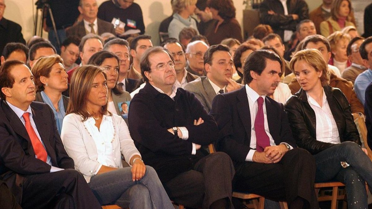 Con los presidentes Aznar y Herrera, en un acto en Segovia en 2003.-KAMARERO
