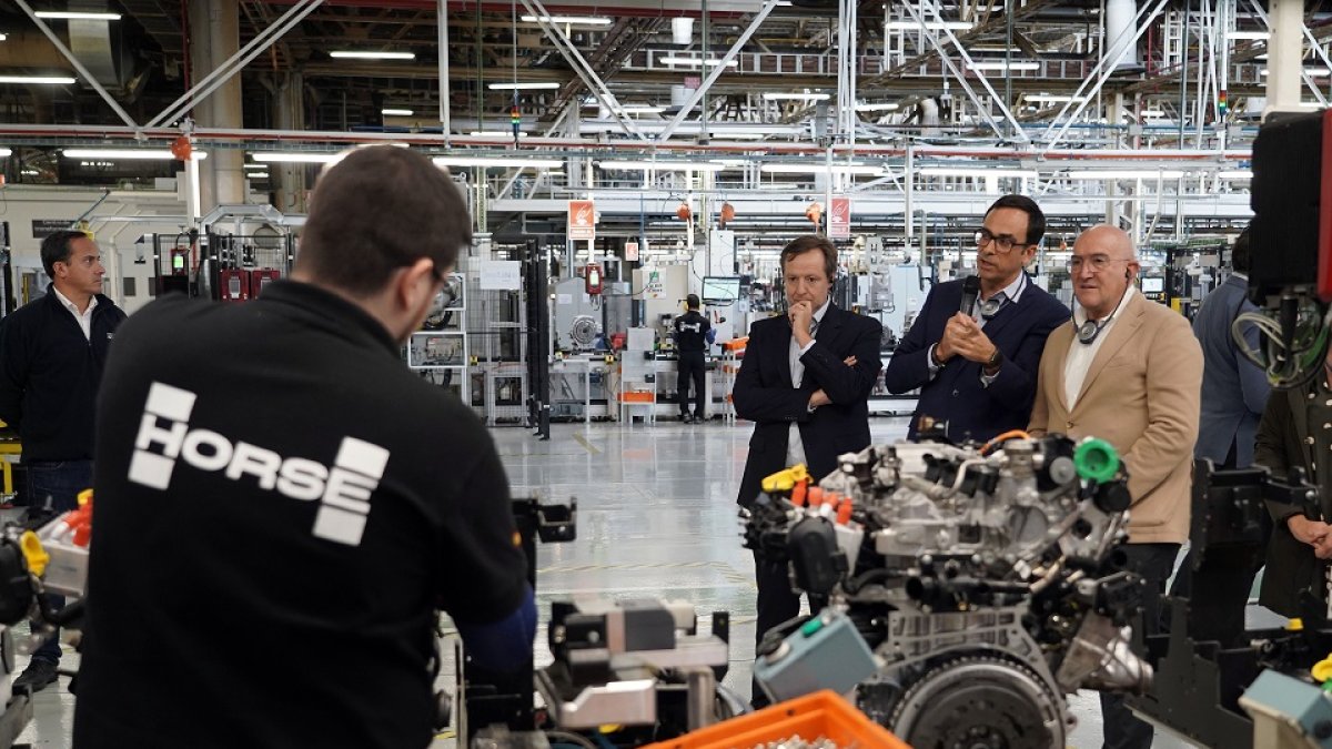 Visita del alcalde de Valladolid a la planta de motores de Horse. ICAL