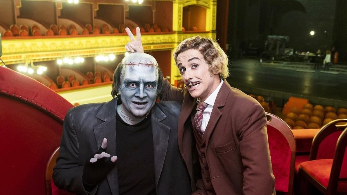 Adrián Quiles y Víctor Ullate Roche ayer en el Teatro Calderón.-PABLO REQUEJO