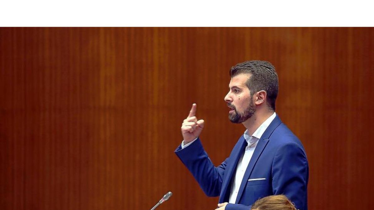Luis Tudanca, ayer en un momento de su intervención en el Pleno.-ICAL