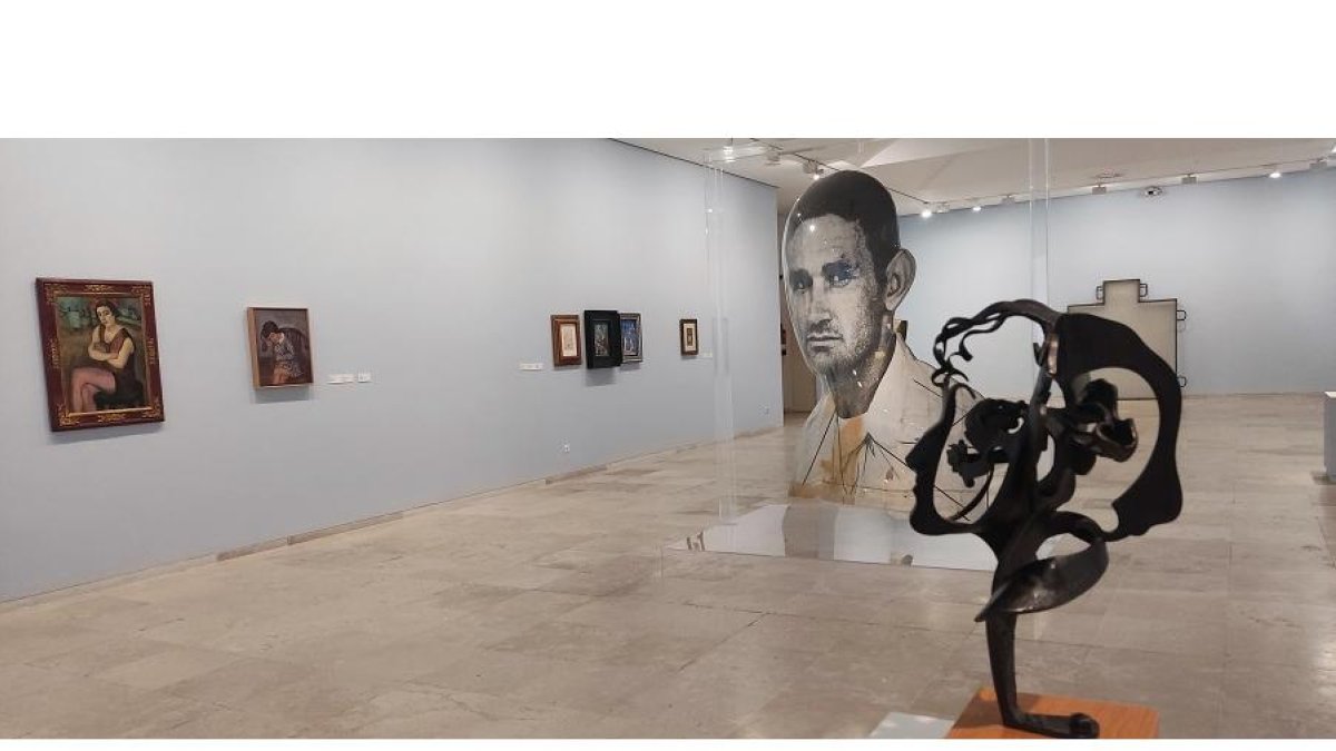 'Jones', de Villalba, frente a una obra de Gargallo dedicada a Chagall