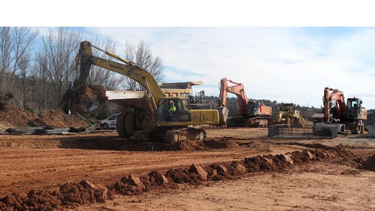 Obras en el término municipal de Valdenarros.-JAVIER NICOLÁS