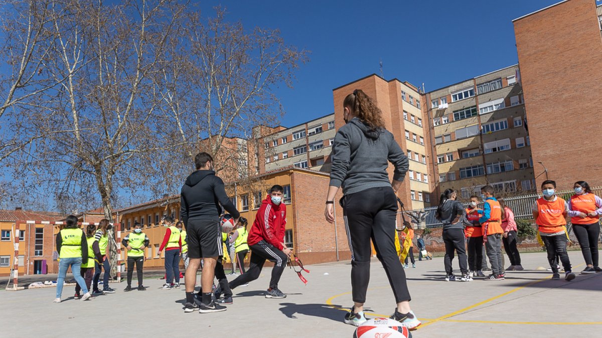 Actividad con El Salvador en el CEIP Gabriel y Galán. / A. ALONSO/APDV