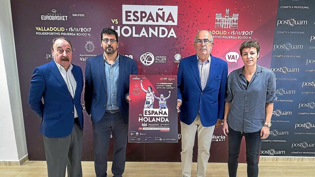 Carlos Sainz, Alberto Bustos, Benito Tejedor y Elisa Aguilar ayer en Postquam en la presentación del partido internacional,-PABLO REQUEJO