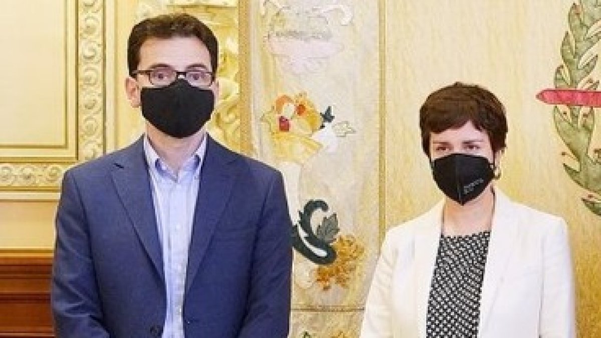 Pedro Herrero y María Sánchez, portavoces del PSOE y de VLTP en el Ayuntamiento de Valladolid.- E. M.