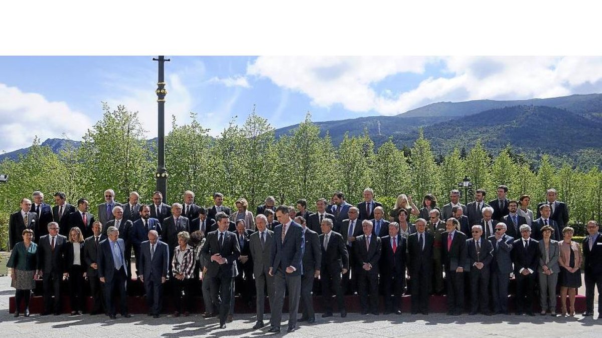 El Rey Felipe VI presidió ayer en La Granja de San Ildefonso la reunión del Consejo científico del Real Instituto Elcano.-ICAL