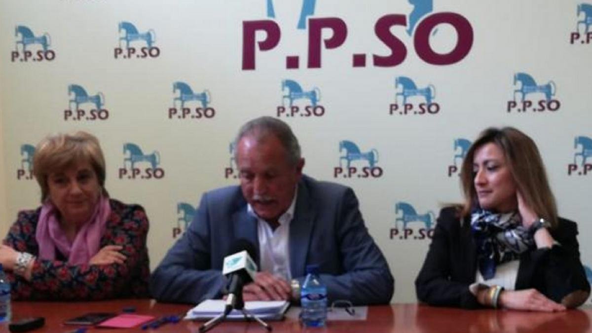 Ruiz es presentada como cabeza de lista por la PPSO. En la imagen, María Jesús Ruiz, José Antonio de Miguel y Ana Hernández.-HDS