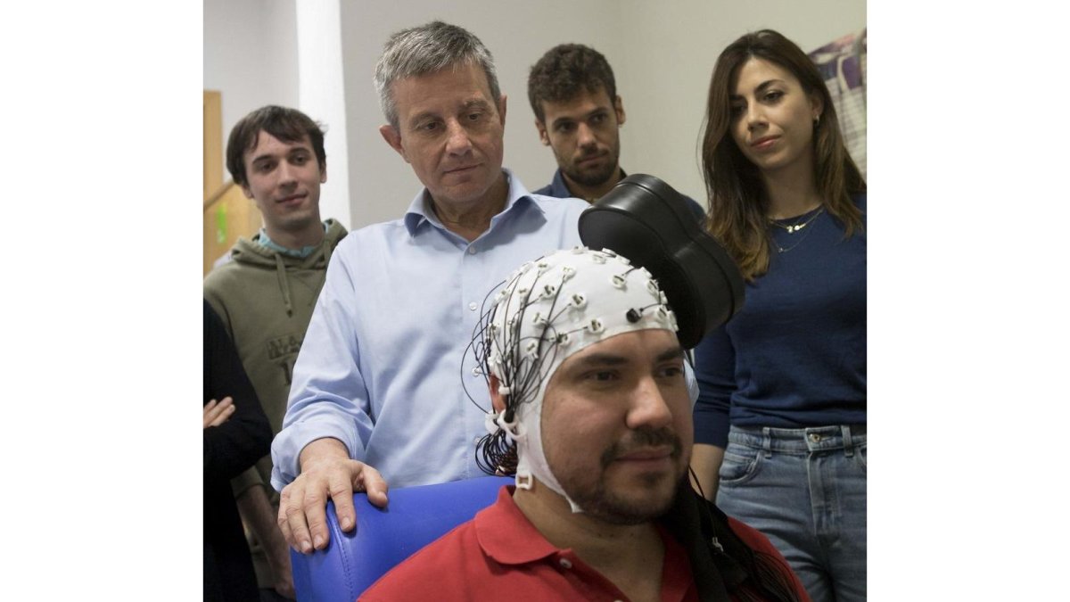 Investigadores que trabajan en el proyecto en las instalaciones de la Facultad de Medicina de la UVa.-PHOTOGENIC