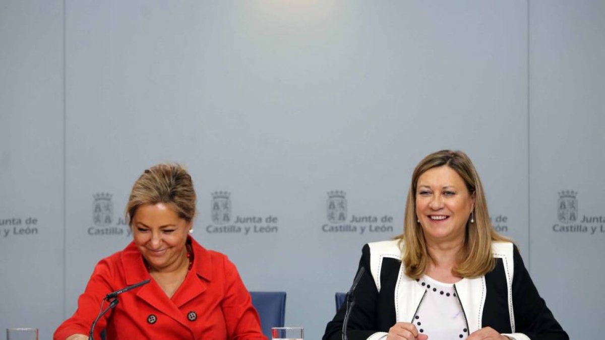 La vicepresidenta del Gobierno y consejera de Empleo, Rosa Valdeón, junto a la consejera de Economía y Hacienda, Pilar del Olmo, comparecen tras la reunión del Consejo de Gobierno-Ical