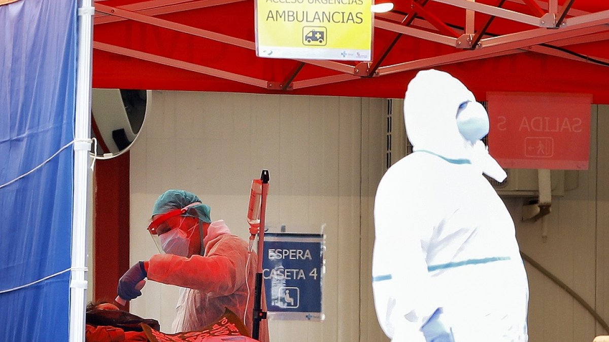 Imagen de los primeros días del estado de alarma en el hospital vallisoletano Río Hortega. - J. M. LOSTAU
