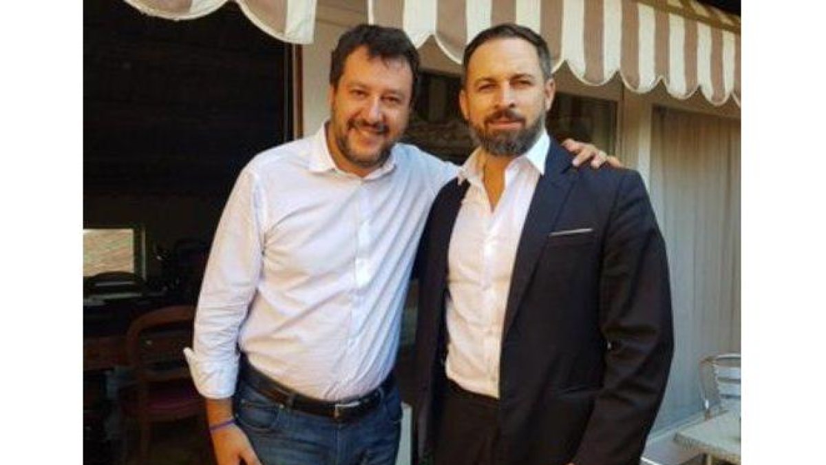 Abascal y Salvini, en la imagen colgada en twitter por el líder de Vox.-TWITTER / @SANTI_ABASCAL·