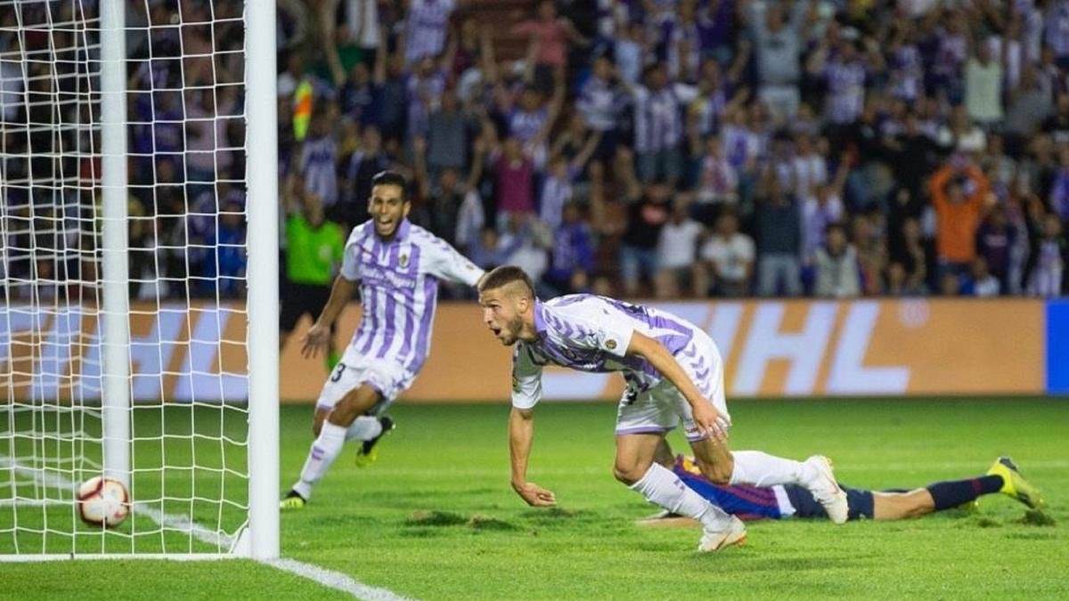 Keko anota el gol que fue anulado en el minuto 92.-MIGUEL ÁNGEL SANTOS