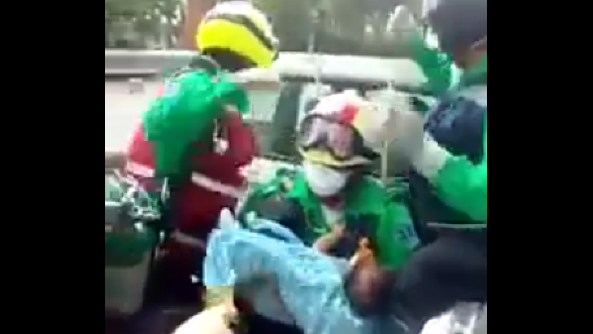 Evacuan a un bebé de una clínica de Caracas atacada con gases lacrimógenos.-