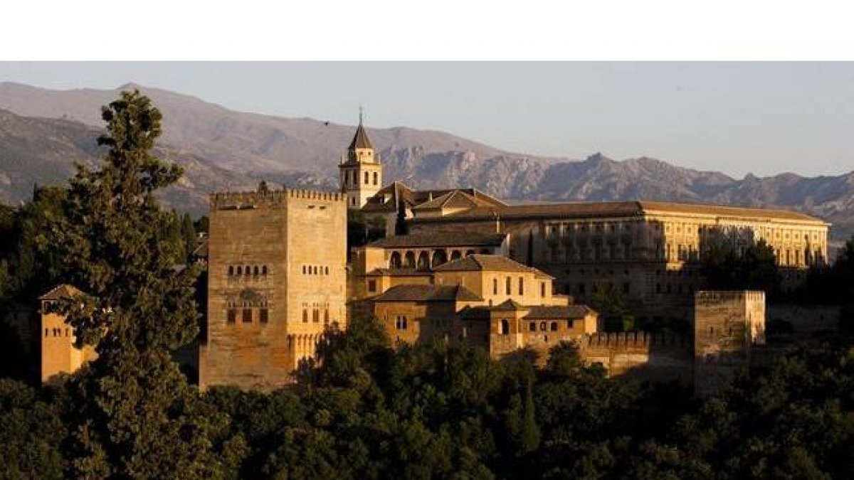 Vista panorámica de la Alhambra de Granada.-Foto: JORGE ZAPATA/ EFE