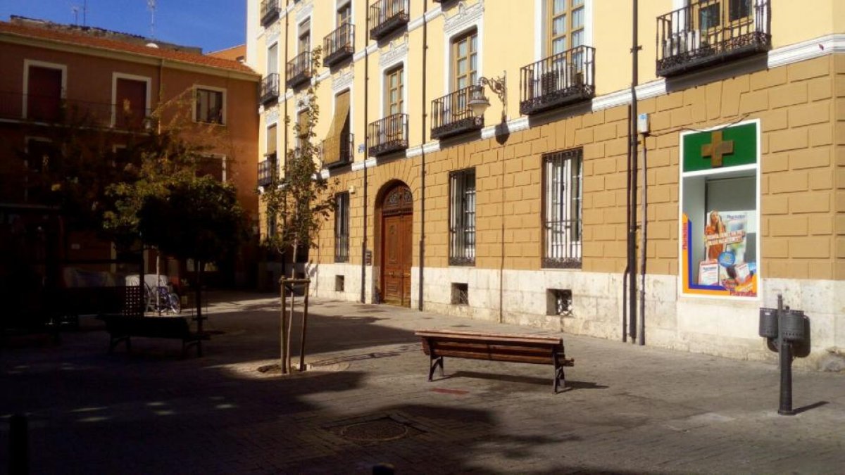 Lugar de la plaza de Los Arces de la capital vallisoletana en la que se produjo el apuñalamiento.-E. M.