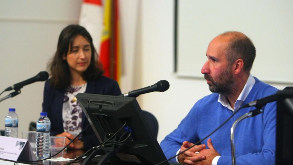 El director general de Medio Natural del Servicio de Espacios Naturales de la Junta, Jose Ignacio Molina, durante la conferencia sobre el papel del paisaje en la ordenación del territorio durante el II Congreso Territorial del Noroeste que se celebra en P-ICAL