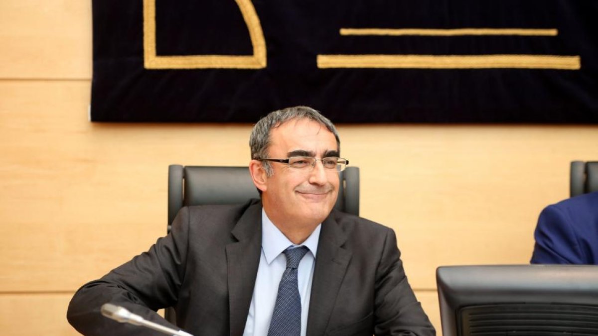 El profesor de Economía de la Universidad de Granada José Jesús Martín, interviene en la Comisión de Investigación sobre el HUBU-RUBÉN CACHO/ ICAL