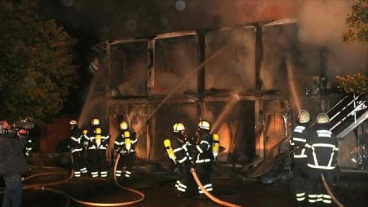 Incendio en un centro de acogida de refugiados de Sülldorf, en Hamburgo, el pasado día 17.-EFE / SEBASTIAN PETERS / CITYNEWSTV